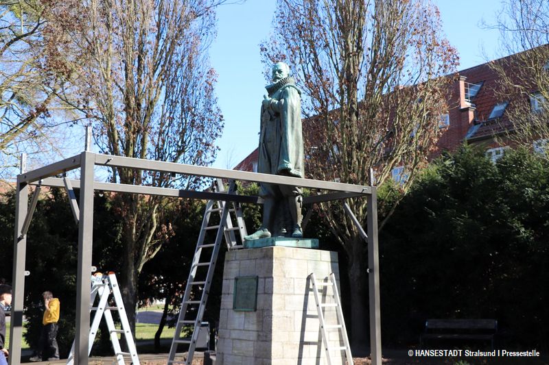 Lambert Steinwich hat wieder auf seinem Sockel Platz genommen