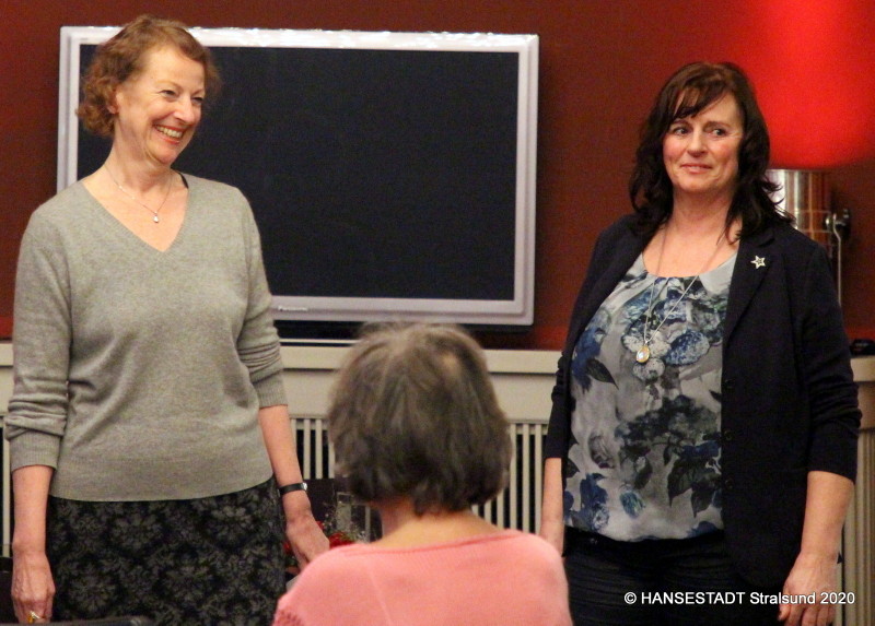 Ohne die beiden Organisatorinnen Helga Haase vom Theater Vorpommern und Gleichstellungsbeauftragte Silvia Hacker-Hübner wäre die Veranstaltung nicht zu so einem Erfolg geworden.