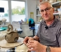 2023 wurde Torsten Langbein, Hausmeister in der Kreisverwaltung, in der Keramikwerkstatt der Stralsunder Werkstätten kreativ