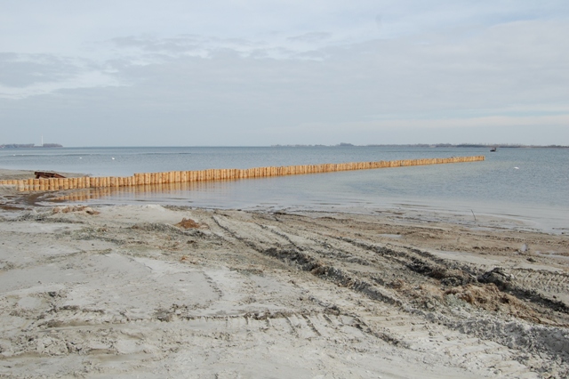 Errichtung von Buhnen im Strandbad